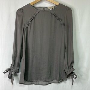 🪥 loft gray popover blouse, ruffle trim at chest bows at wrists